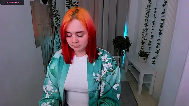 lunaalli online show from April 2026 09:22:01 PM