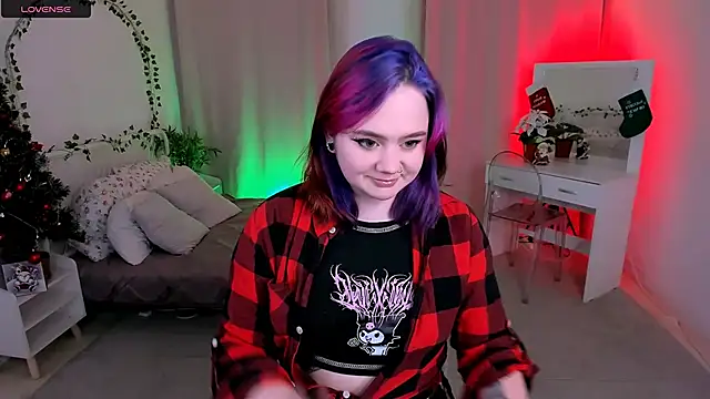 lunaalli online show from December 2025 09:19:02 PM