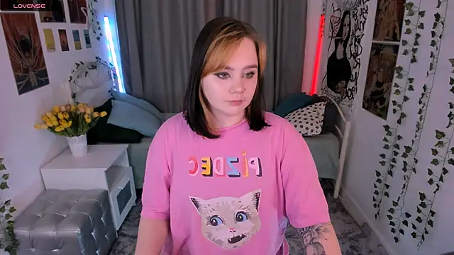 lunaalli online show from November 2025 04:21:01 PM