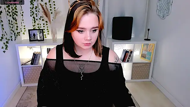 lunaalli online show from October 2025 02:25:02 PM