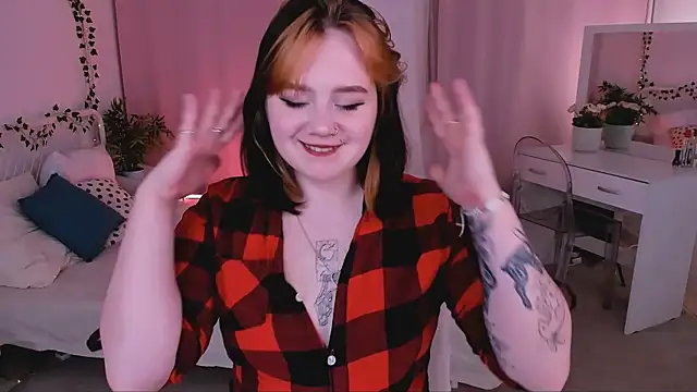 lunaalli online show from September 2025 04:36:02 PM