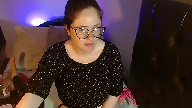 KrystalAdams online show from September 2025 12:28:02 PM