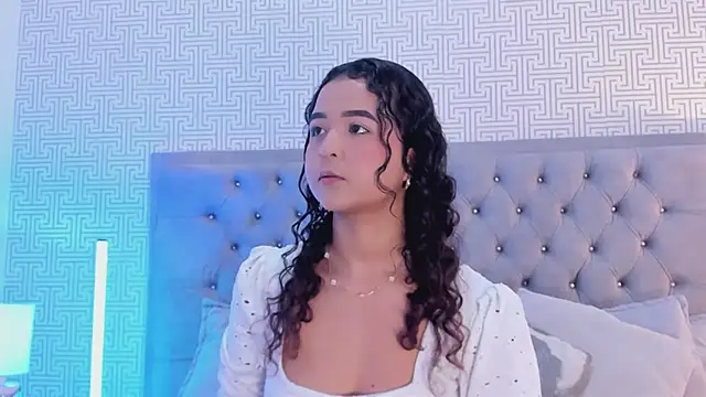 Evaa Lunna  online show from March 2026 09:07:01 PM