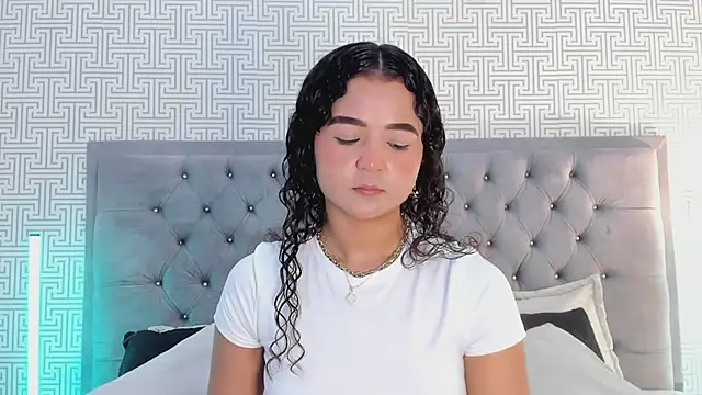 Evaa Lunna  online show from May 2026 08:01:02 PM