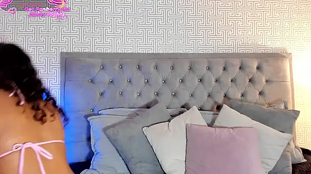 Evaa Lunna  online show from December 2025 09:04:01 PM