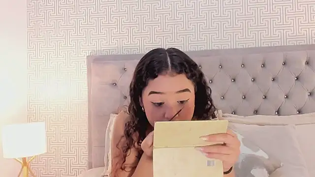 Evaa Lunna  online show from March 2026 08:43:01 PM