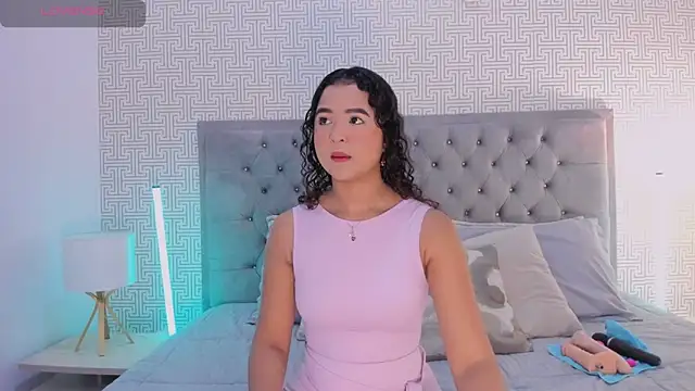 Evaa Lunna  online show from May 2026 08:28:02 PM