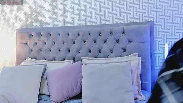 Evaa Lunna  online show from November 2025 08:19:01 PM