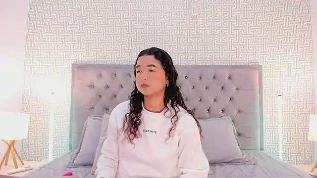 Evaa Lunna  online show from March 2026 08:27:02 PM