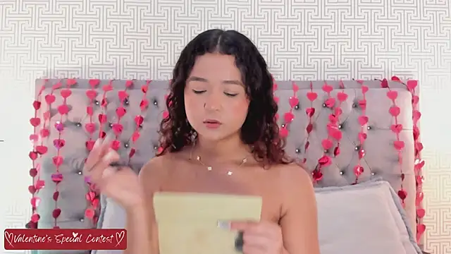 Evaa Lunna  online show from February 2026 09:03:02 PM