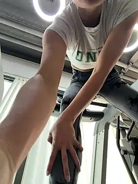 Ninazhang online show from April 2026 01:18:01 AM