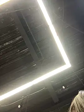 Ninazhang online show from November 2025 02:11:02 AM