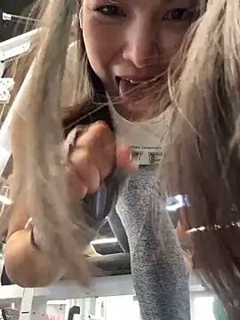 Ninazhang online show from November 2025 01:20:01 AM