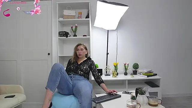Snapshot of Anna_glamlovely chatting on October 2025 04:59:01 AM Anna glamlovely online show from October 2025 04:59:01 AM