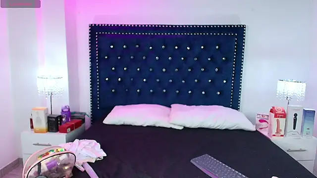 Antonella wild online show from November 2025 03:43:01 AM