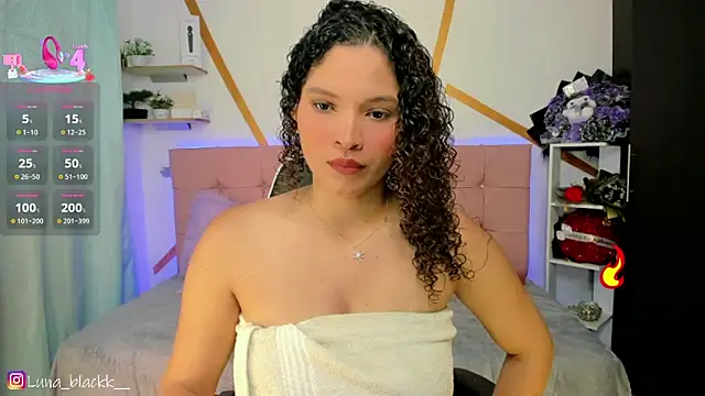 Luna blackk online show from February 2026 09:01:02 PM