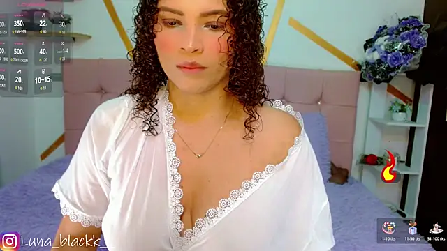 Snapshot of Luna_blackk chatting on November 2025 09:04:01 PM Luna blackk online show from November 2025 09:04:01 PM