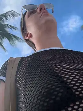 sweetsirenn online show from November 2025 02:10:01 PM