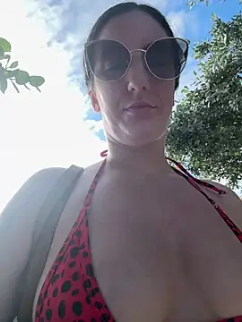 sweetsirenn online show from November 2025 02:31:02 PM