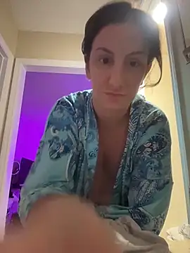 sweetsirenn online show from May 2026 02:43:02 AM