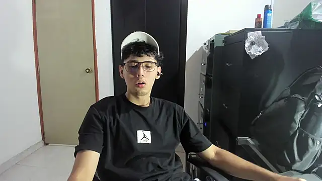 Snapshot of jacobs_shelby chatting on February 2026 03:38:02 AM jacobs shelby online show from February 2026 03:38:02 AM