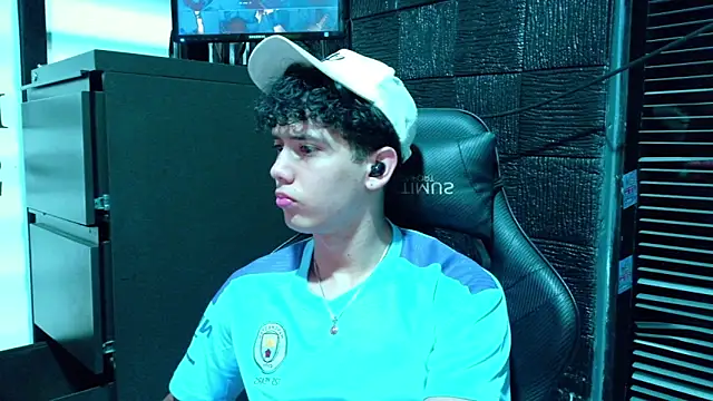 Snapshot of jacobs_shelby chatting on February 2026 01:20:02 PM jacobs shelby online show from February 2026 01:20:02 PM