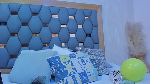 juliette pretty  online show from March 2026 07:10:01 PM