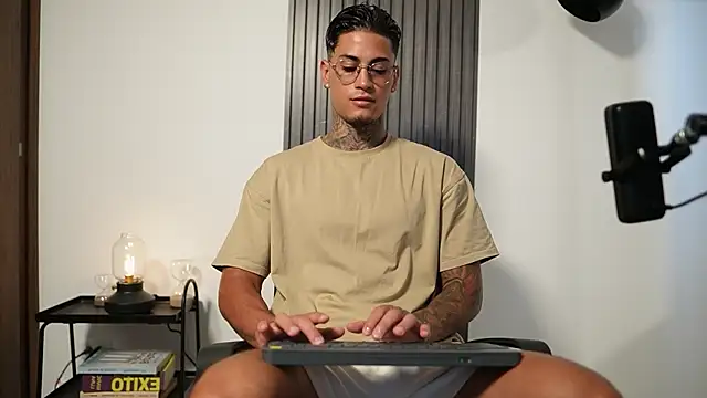 AxelVilla  online show from October 2025 08:53:02 PM