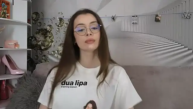 EvoletteLouLou online show from December 2025 05:35:01 PM