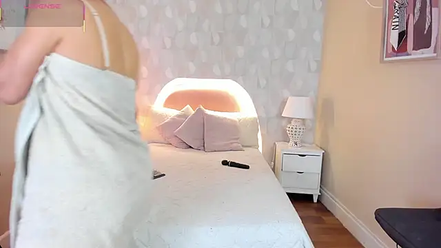 isabella milf  online show from November 2025 07:03:03 PM