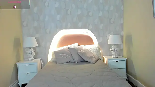 isabella milf  online show from October 2025 07:13:02 PM