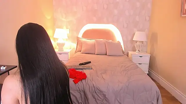 isabella milf  online show from February 2026 07:14:02 PM