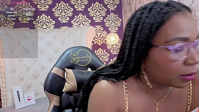 Snapshot of Tyra_Fox chatting on September 2025 03:23:01 AM Tyra Fox online show from September 2025 03:23:01 AM