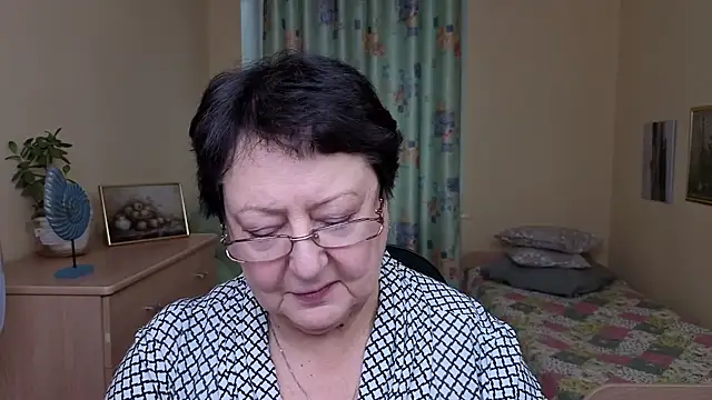 Margo Moll online show from December 2025 07:40:02 AM