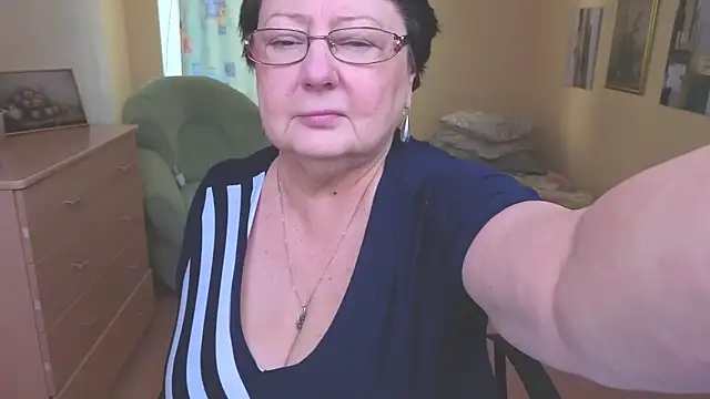 Margo Moll online show from December 2025 08:42:02 AM