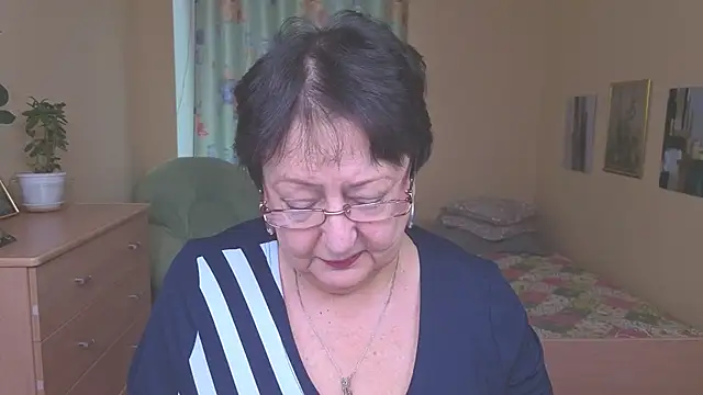 Margo Moll online show from December 2025 08:28:02 AM