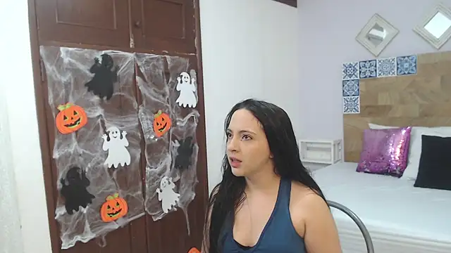Snapshot of ScarletLevis chatting on October 2025 12:17:02 PM ScarletLevis online show from October 2025 12:17:02 PM
