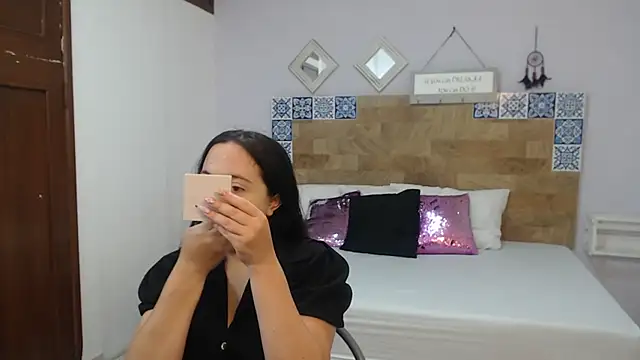 Snapshot of ScarletLevis chatting on September 2025 01:17:02 PM ScarletLevis online show from September 2025 01:17:02 PM