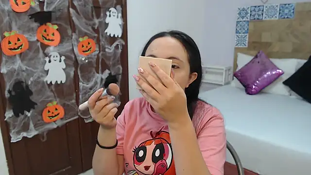 Snapshot of ScarletLevis chatting on October 2025 10:01:02 AM ScarletLevis online show from October 2025 10:01:02 AM