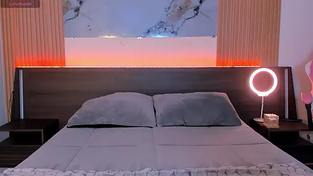 samanthaa moon online show from April 2026 09:43:02 PM