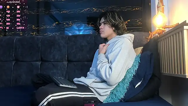 Diamond twink online show from November 2025 03:53:02 AM