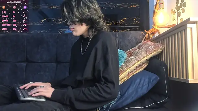 Diamond twink online show from November 2025 04:35:02 AM