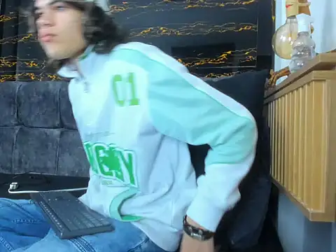 Diamond twink online show from February 2026 01:40:01 PM