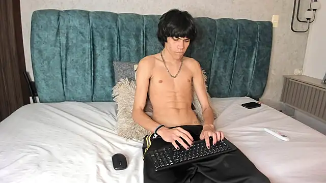 Snapshot of Diamond_twink chatting on June 2026 03:57:01 PM Diamond twink online show from June 2026 03:57:01 PM