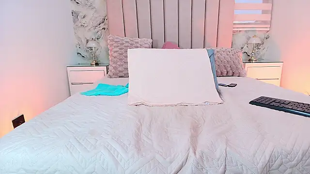 celeste moonx online show from November 2025 03:15:01 PM