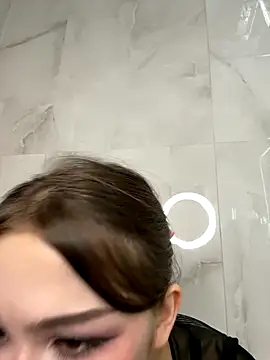 Snapshot of sillybloom chatting on December 2025 09:42:02 PM sillybloom online show from December 2025 09:42:02 PM