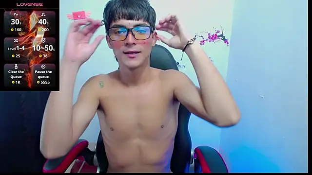 Snapshot of Thommy_cute chatting on November 2025 01:48:02 PM Thommy cute online show from November 2025 01:48:02 PM