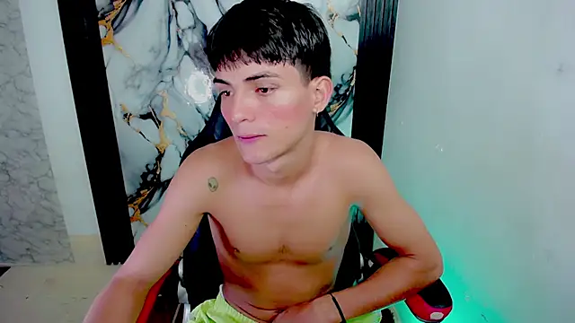 Snapshot of Thommy_cute chatting on December 2025 03:05:01 AM Thommy cute online show from December 2025 03:05:01 AM