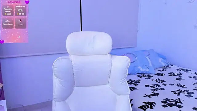 Snapshot of Lilith_Raven_ chatting on December 2025 03:02:01 AM Lilith Raven online show from December 2025 03:02:01 AM