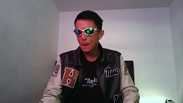 andrewcoopper1 online show from February 2026 01:18:02 PM